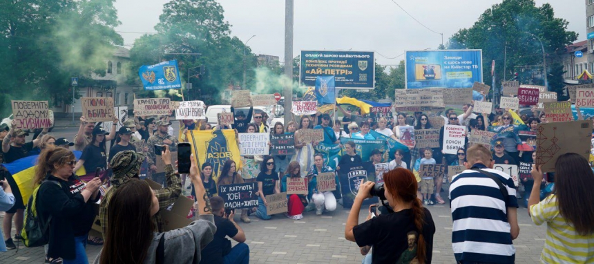 В Николаеве жгли файеры в поддержку военнопленных (фото)