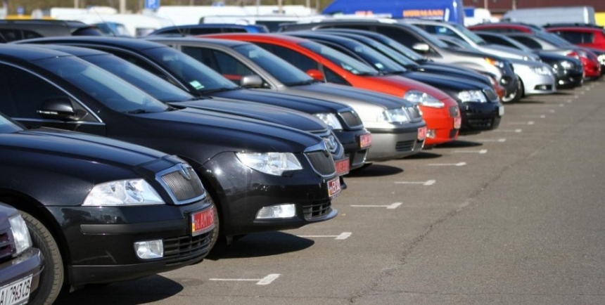 Какие подержанные автомобили украинцы ввозят из-за рубежа: самые популярные модели