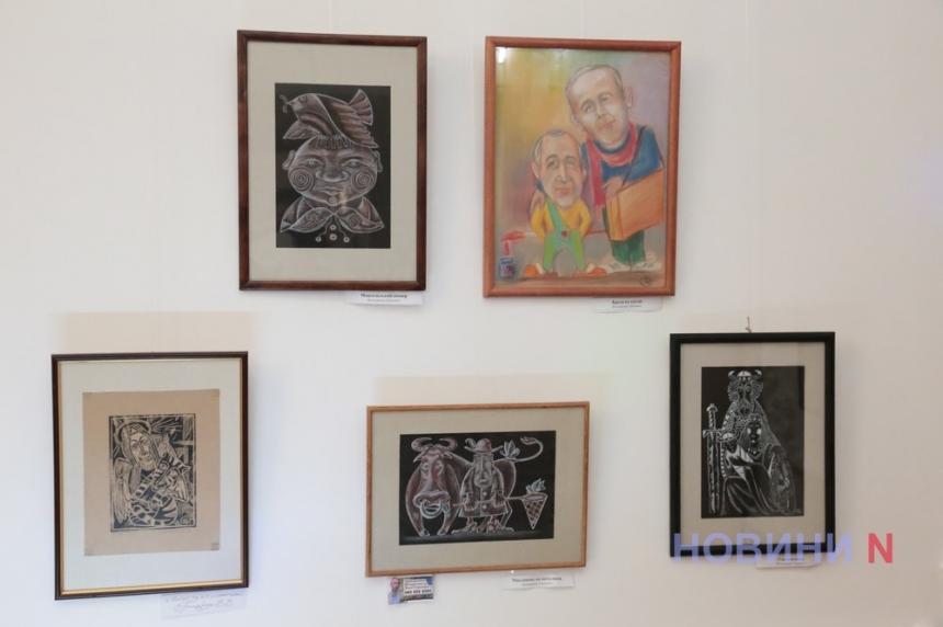 «Рідна земля моя..»: в николаевском театре открылась выставка трех художников