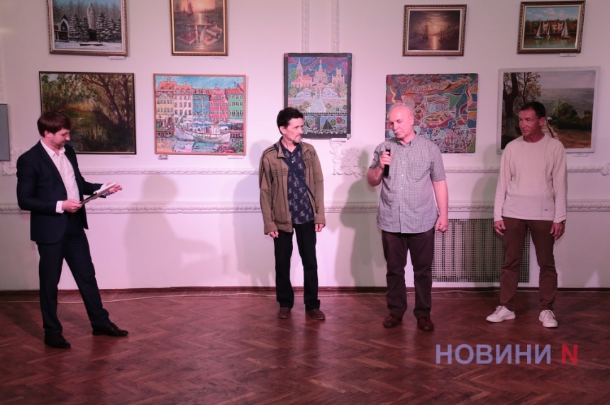 «Рідна земля моя..»: в миколаївському театрі відкрилась виставка трьох художників 