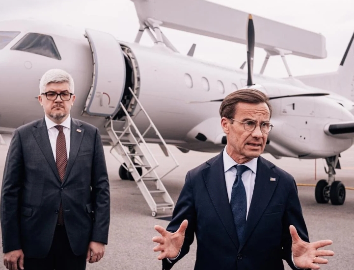 Украина получит два самолета РЛС от Швеции: один из них уже передан