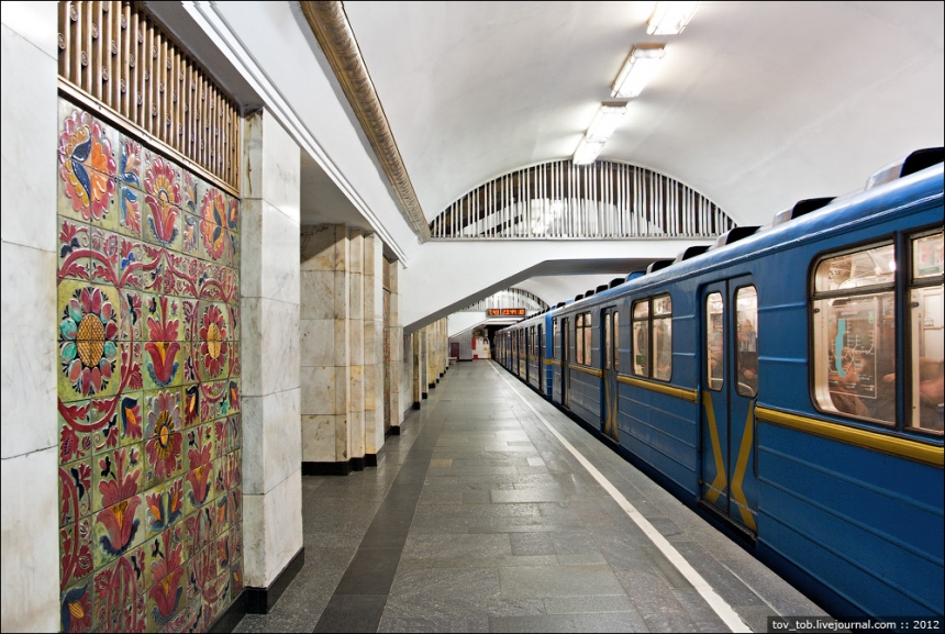 У київському метро потяги ходитимуть рідше: через мобілізацію не вистачає співробітників