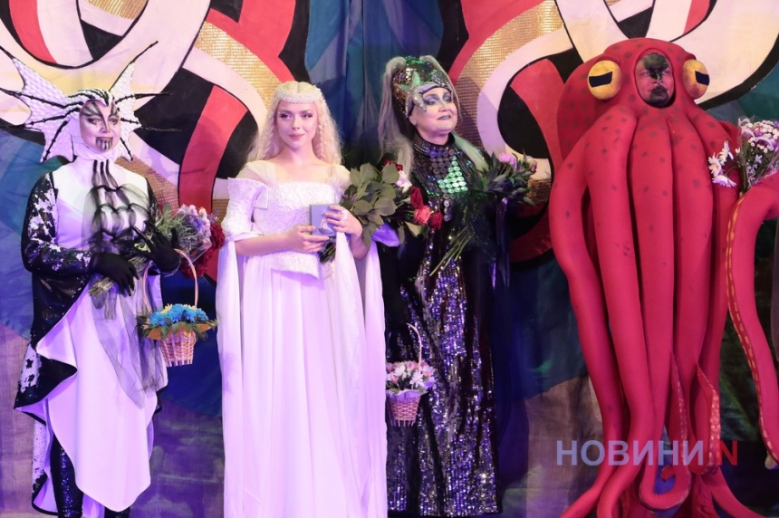 Діти – майбутнє України: у миколаївському театрі відзначили День захисту дітей (фото, відео)