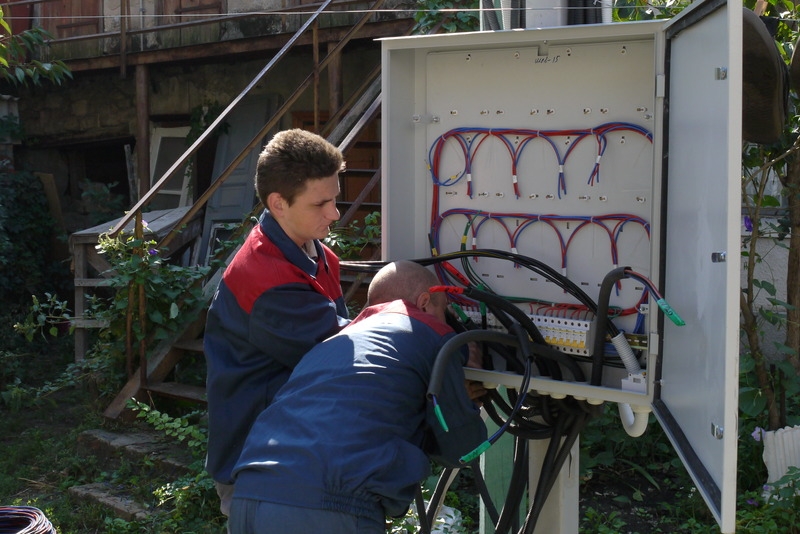 «Николаевоблэнерго» за свой счет реконструирует линии электропередачи в старых николаевских «жилкопах»