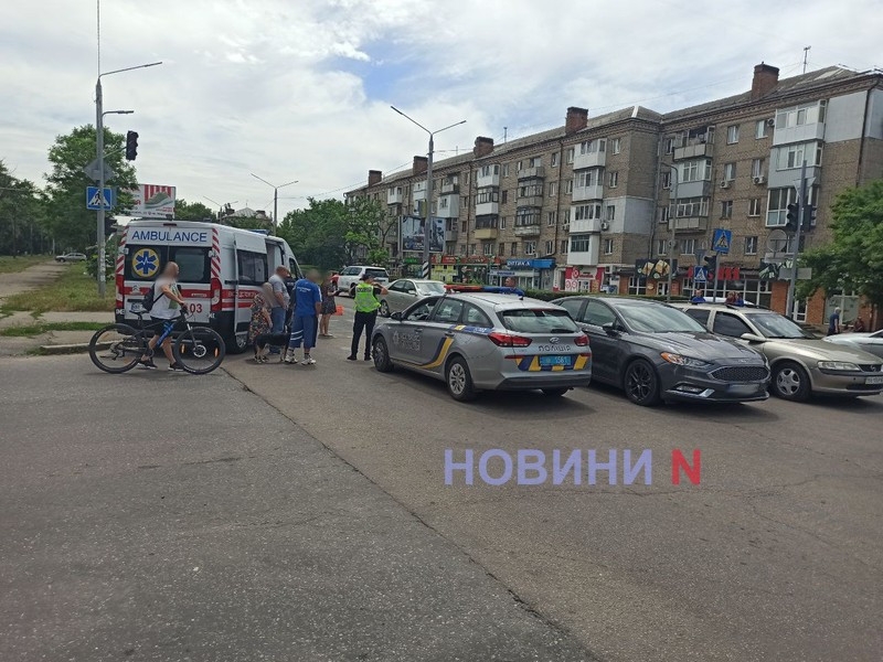 «Форд» сбил школьника на пешеходном переходе в Николаеве - ребенка увезла скорая