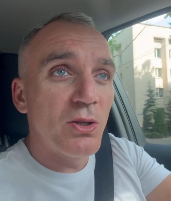 «Я страждаю, як і ви»: Сенкевич вийшов на зв'язок після «атаки» городян питаннями про світло (відео)