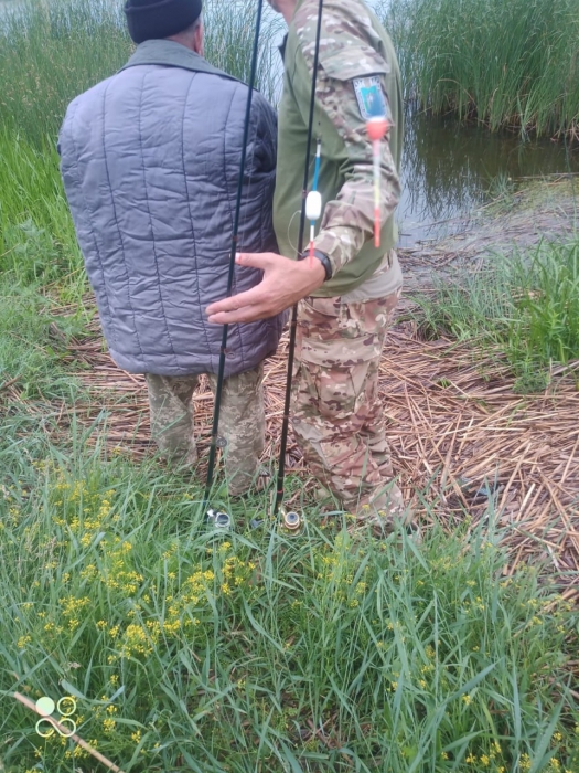 Рыбака на Николаевщине привлекли к ответственности: повесил на удочку слишком много крючков