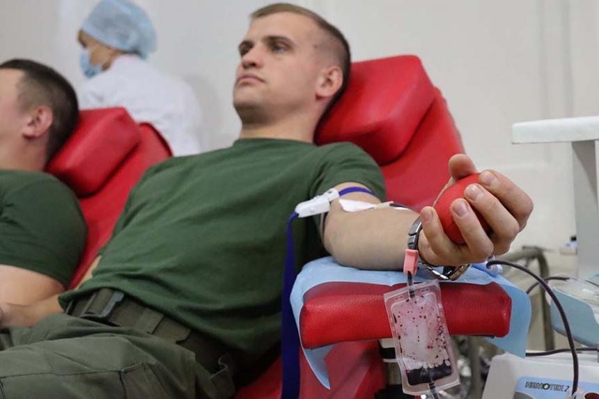 Миколаївців закликали на День донора здати кров
