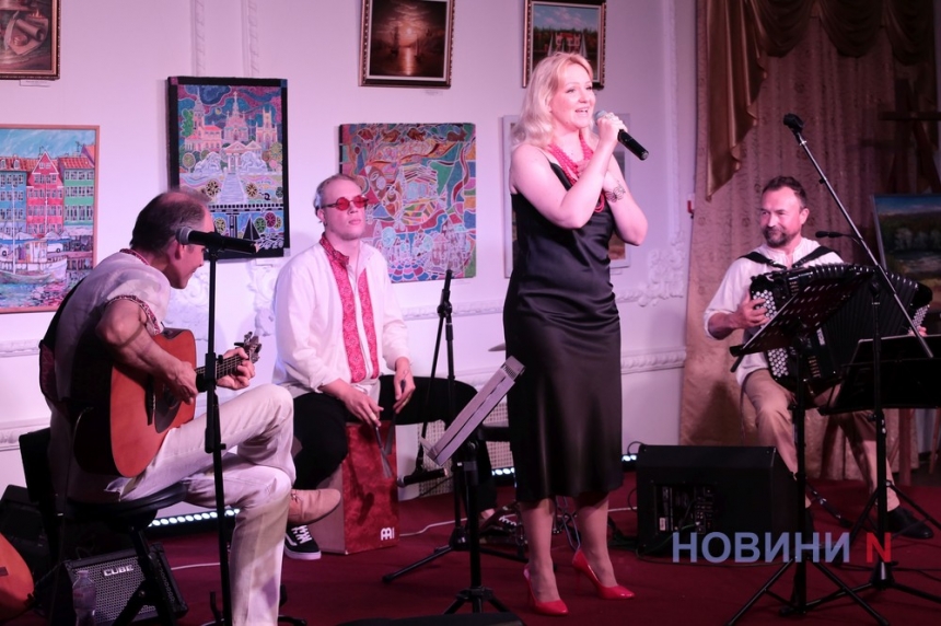 Літній вечір із «Acoustic band»: миколаївців порадували концертом (фоторепортаж)