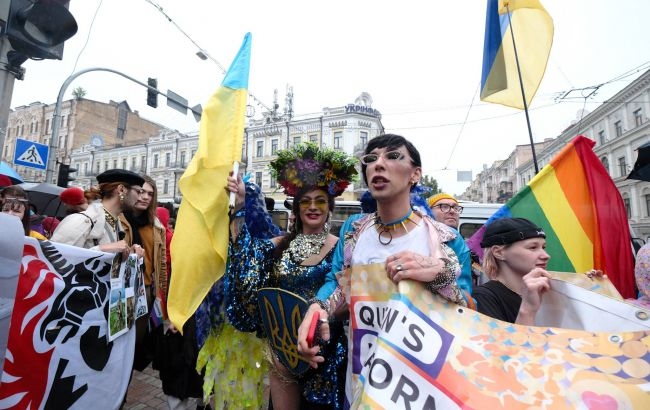 Як проходив ЛГБТ-прайд у Києві (фоторепортаж)