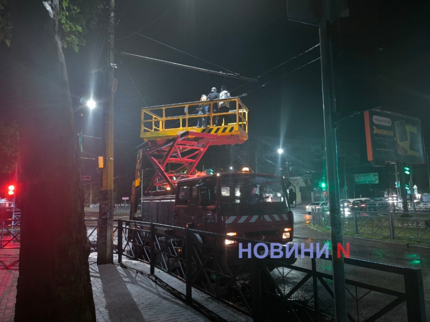 В центре Николаева остановилось движение троллейбусов
