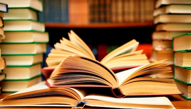 Зеленський підписав закон про субсидії для книгарень і книжкові сертифікати