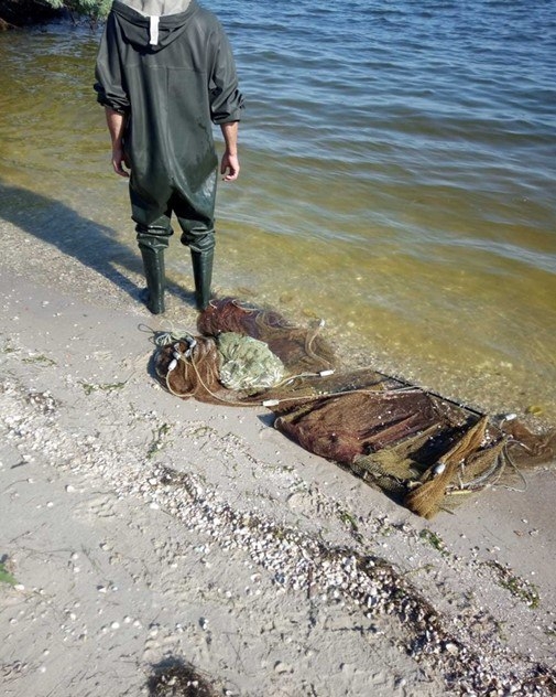 В лимане под Николаевом житель ловил рыбу запрещенным орудием