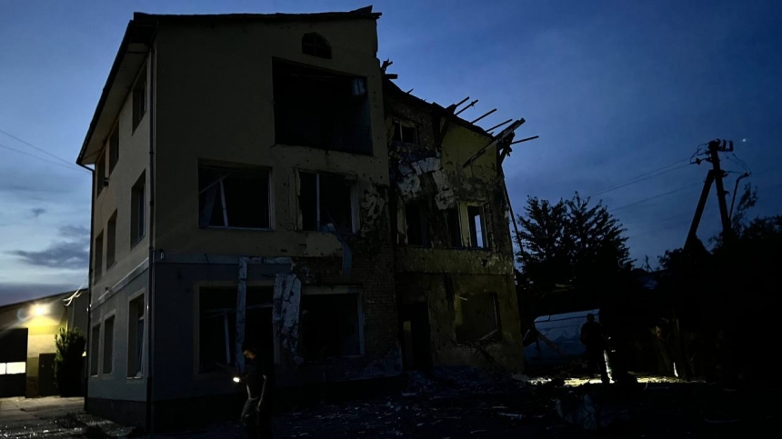 Атака «шахедов» во Львовской области: повреждены дома, ранен мужчина (фото)