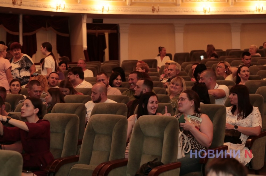 «Перевізник»: у Миколаєві показали виставу про долю людей на окупованих територіях (фото)