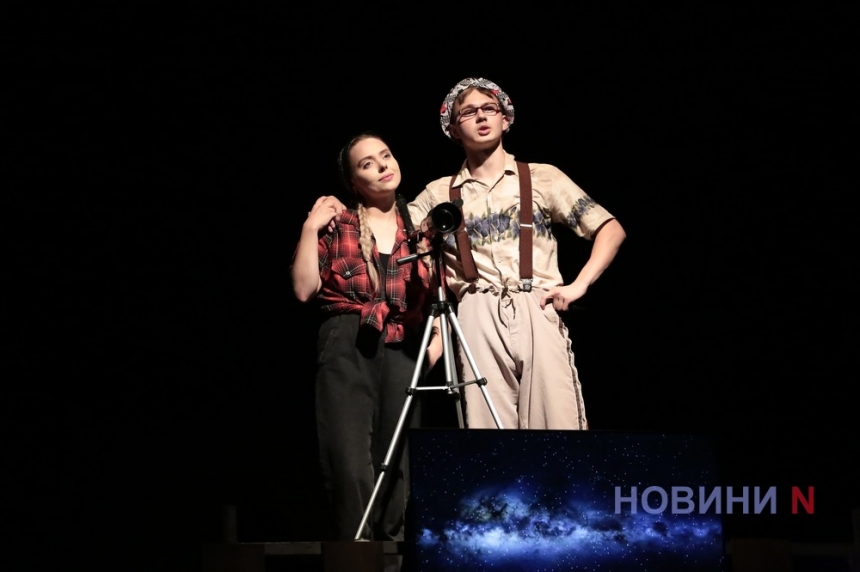 «Перевозчик»: в Николаеве показали спектакль о судьбах людей на оккупированных территориях (фото)