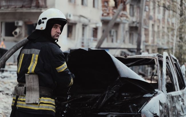 Россияне атаковали Харьков: в городе перебои со светом, остановилось метро, есть погибший