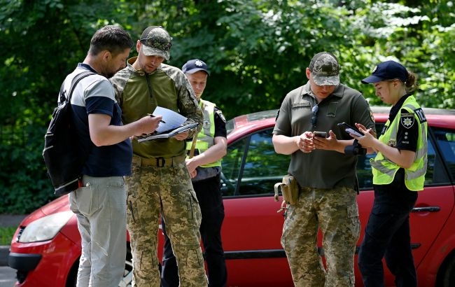 «Запросили до салону»: у ТЦК прокоментували конфлікт із чоловіком у Львові