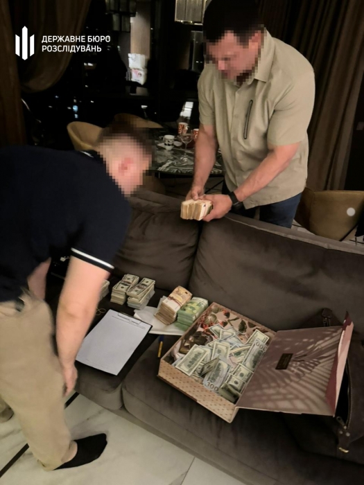 Пакет с деньгами и часы за $50000: что нашли при обыске у нардепа Тищенко (фото)