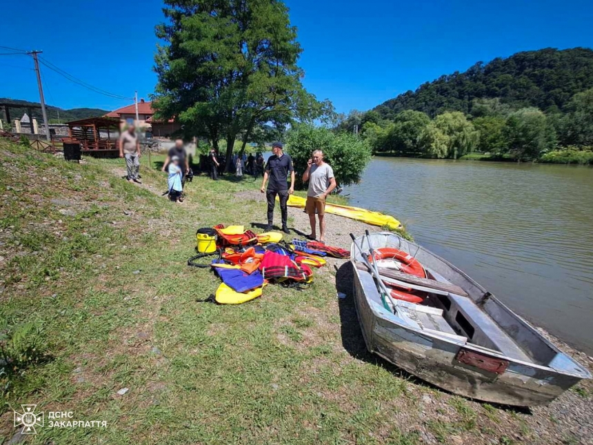 На Закарпатье во время сплава по горной реке чуть не погибла группа детей