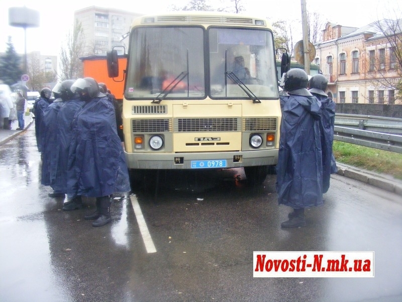 Большегрузные КАМАЗы в Первомайске разблокировали улицу Грушевского