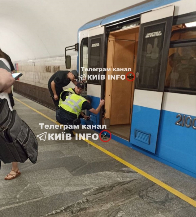 В Киеве ребенок попал под поезд метро