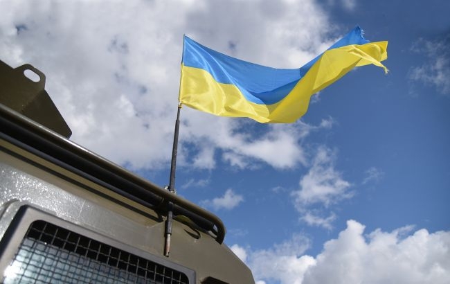 Десантники ЗСУ встановили прапор України в одному із населених пунктів РФ (відео)