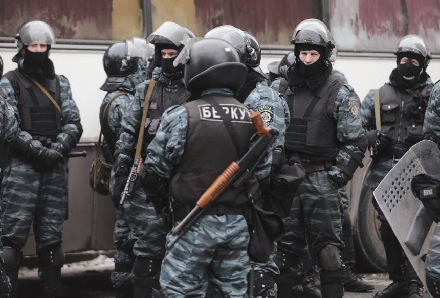 ДБР передало до суду справу колишніх "беркутівців", які допомагали росіянам окупувати Крим