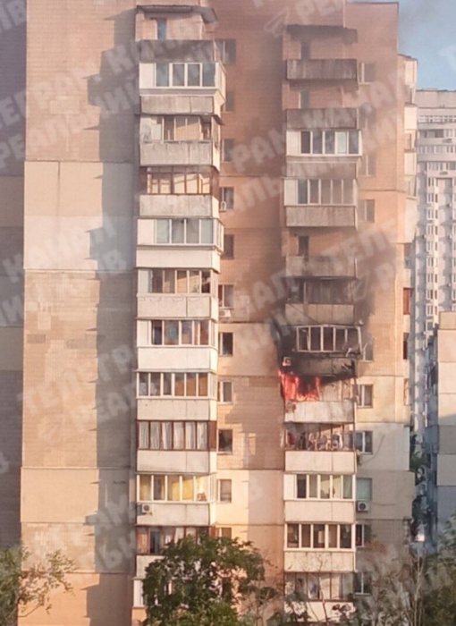 У Києві уламками ракети пошкоджено багатоповерхівку