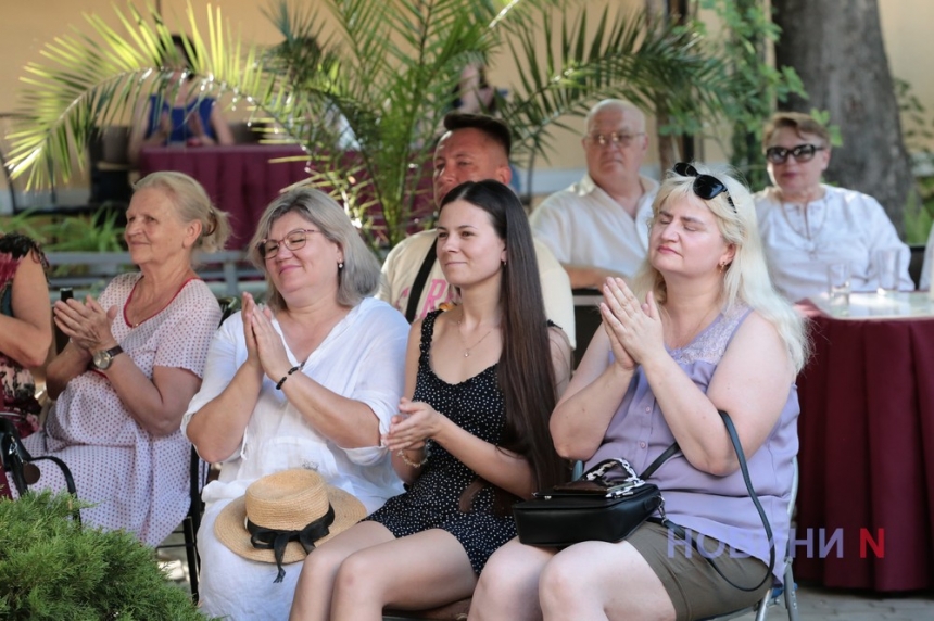 Непереможні херсонці порадували миколаївців яскравою концертною програмою (фото)