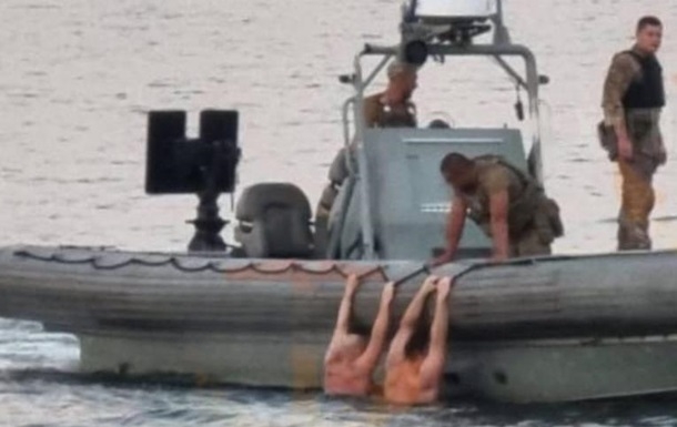 В Одессе военные моряки спасли гражданских, которых унесло в море