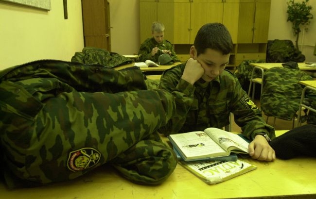 Россияне используют попов, чтобы агитировать детей к службе в армии РФ