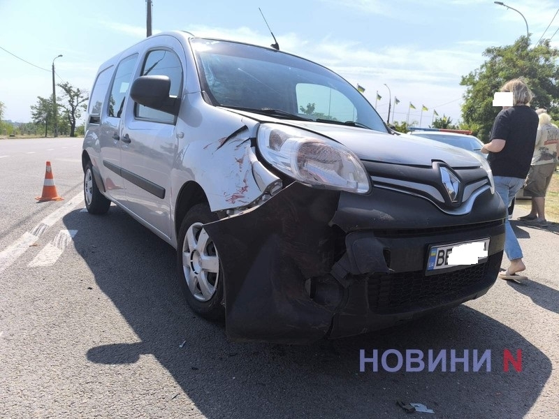 В Николаеве «по команде навигатора» столкнулись Renault и ВАЗ