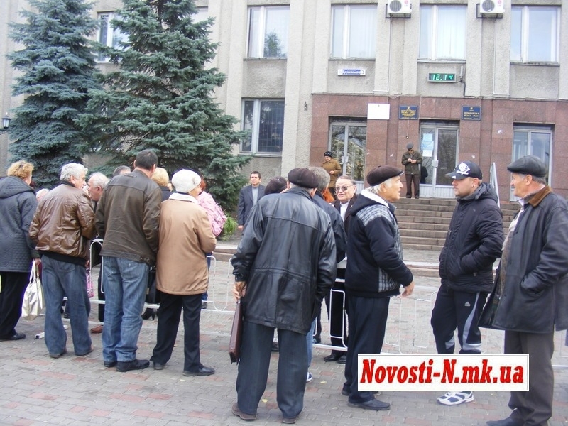 Протест сближает: в Первомайске сторонники компартии с удовольствием  поели из котла «капиталиста» Корнацкого