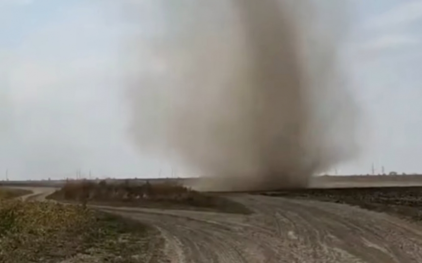 На Полтавщині зафіксували торнадо (відео)