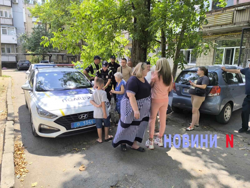 В Николаеве мощный генератор для поликлиники устанавливают у детской площадки: жители протестуют