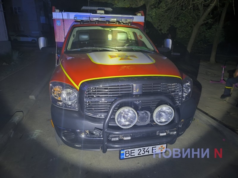 В центре Николаева горел жилой дом: в подвале нашли труп (видео)
