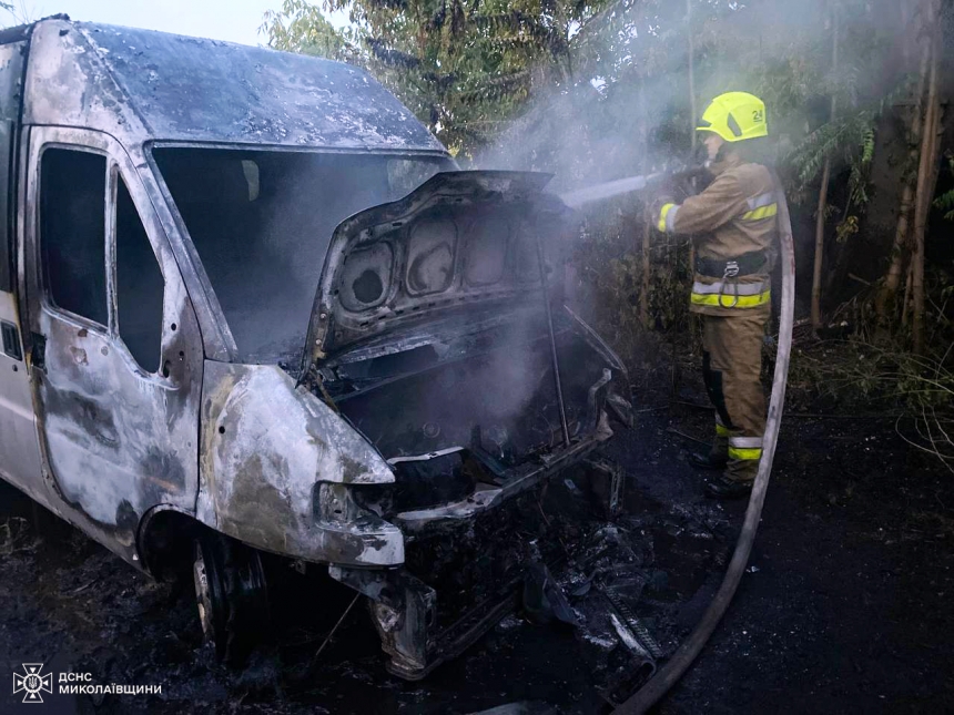 У Миколаївській області за добу горіли 4 автомобілі: водій отримав опіки