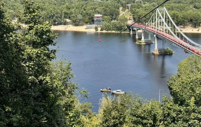 В Киеве оборвался трос аттракциона-спуска через Днепр, ГСЧС ищут человека