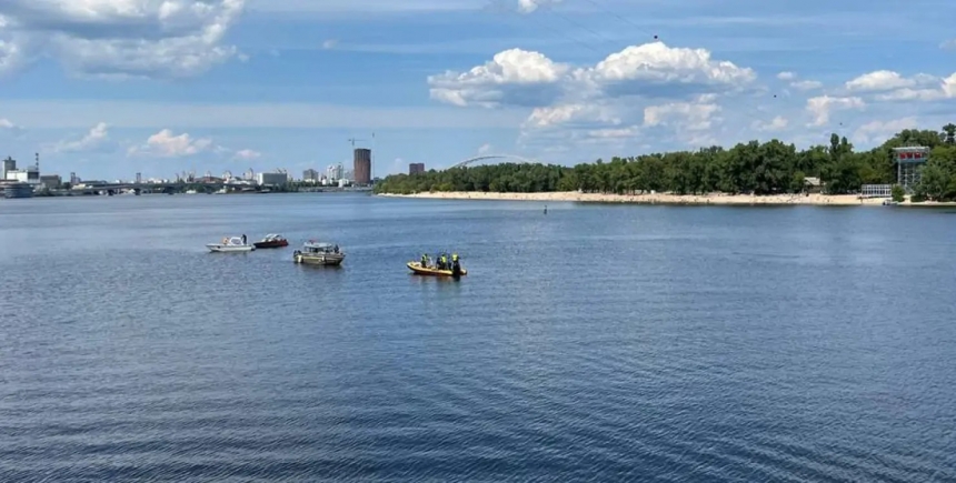 Продовжують пошуки: у поліції спростували, що знайдено тіло хлопця, який упав із атракціону у Дніпро