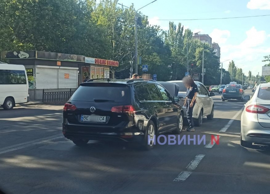 В Николаеве столкнулись Volkswagen и Chevrolet