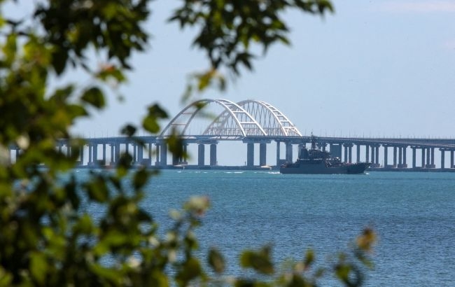 Оккупанты укрепляют Крымский мост, - СМИ