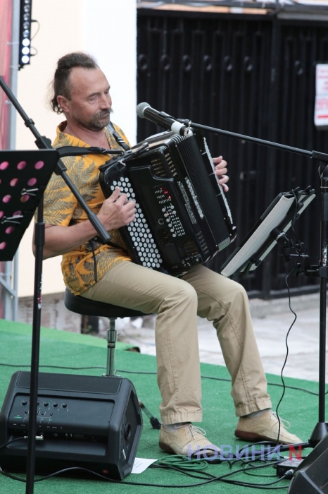 Стиль, талант, натхнення: музиканти «Acoustic Band» зіграли яскравий концерт (фоторепортаж)