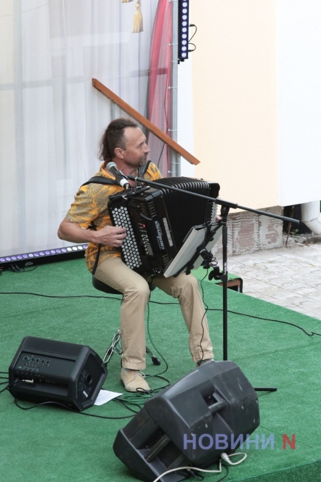 Стиль, талант, вдохновение : музыканты «Acoustic Band» сыграли яркий концерт (фоторепортаж)