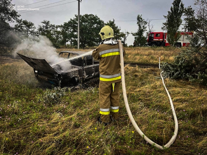 У Миколаєві згорів Mitsubishi, в області – ВАЗ