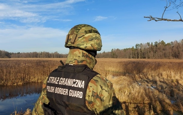 Польским пограничникам разрешили применять оружие для самозащиты
