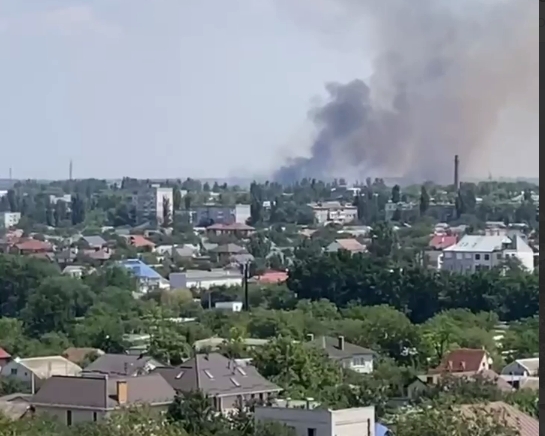 У Миколаєві масштабна пожежа: над містом стовп диму