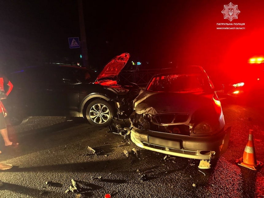 Ночью в центре Николаева ехавший на «красный» Hyundai врезался в Daewoo