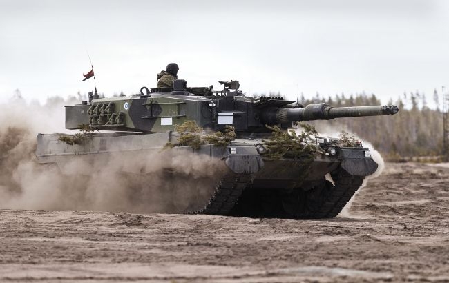 Чехия получит в подарок от Германии 15 танков Leopard за помощь Украине