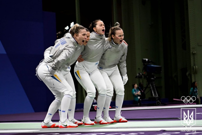 Українські фехтувальниці здобули золото Олімпіади 2024 — перемогу принесла Харлан (відео)